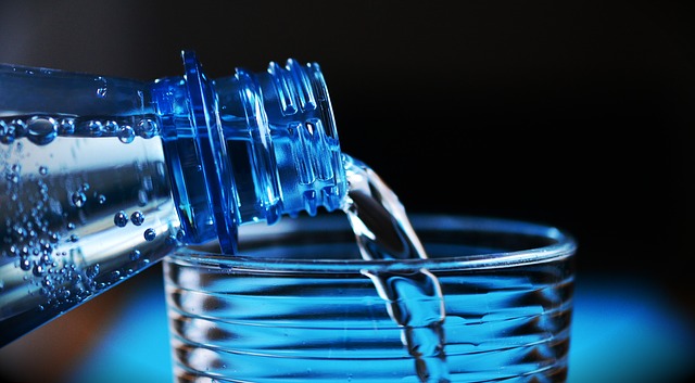botella plaática de agua purificada